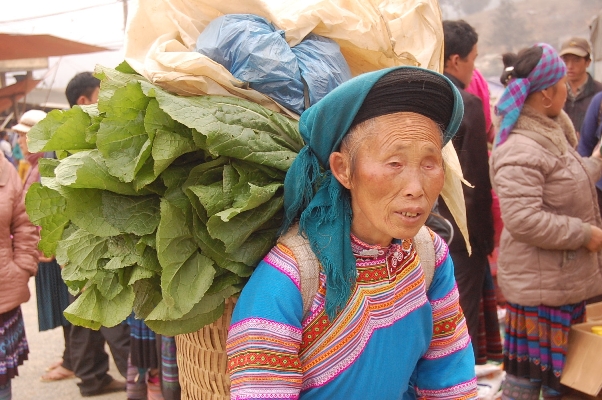 Xuống chợ phiên vùng biên ảnh 2